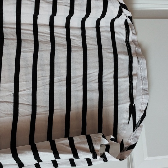 Tickled Teal large 3/4 sleeve with ruffles red black white top - Picture 4 of 12